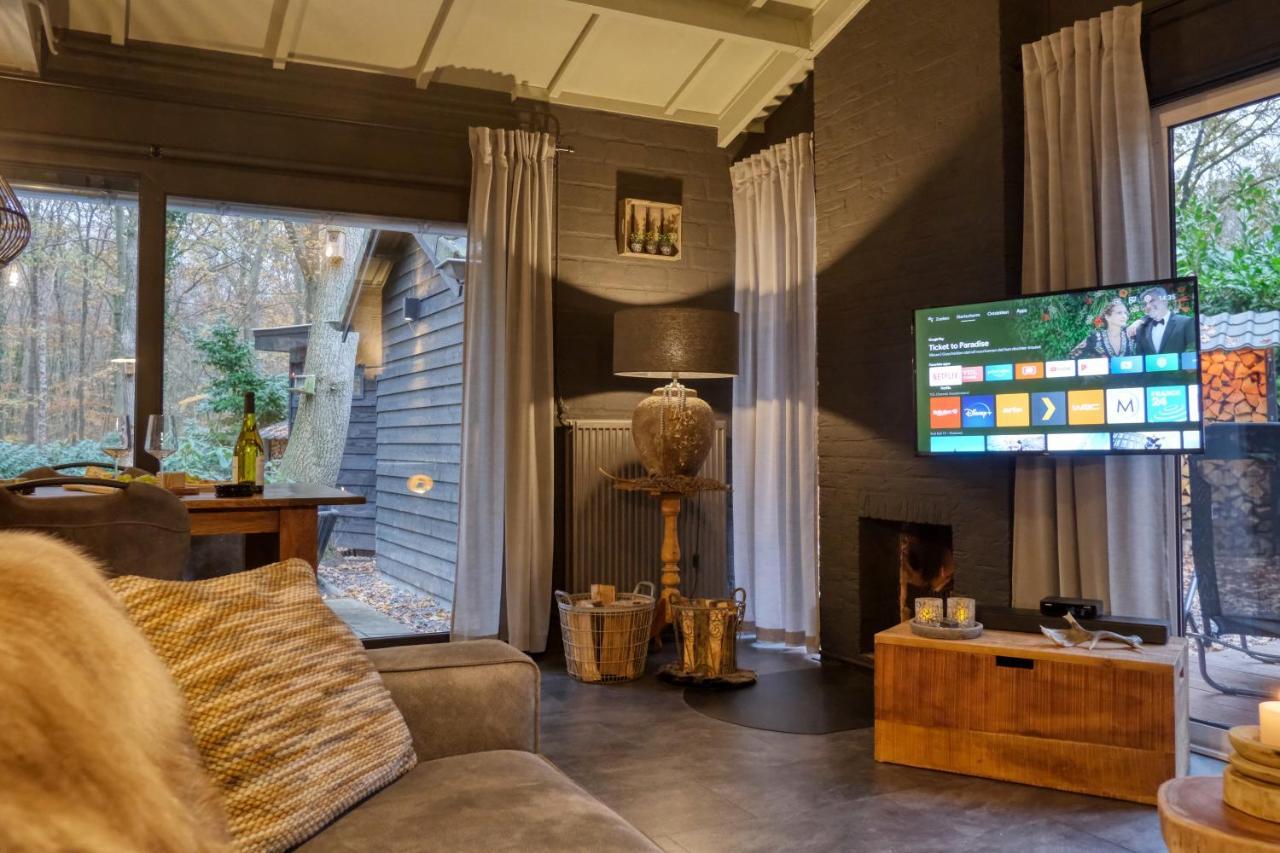 Lodge In Een Bosrijke Omgeving Met Hottub & Sauna Opt Rheezerveen Luaran gambar
