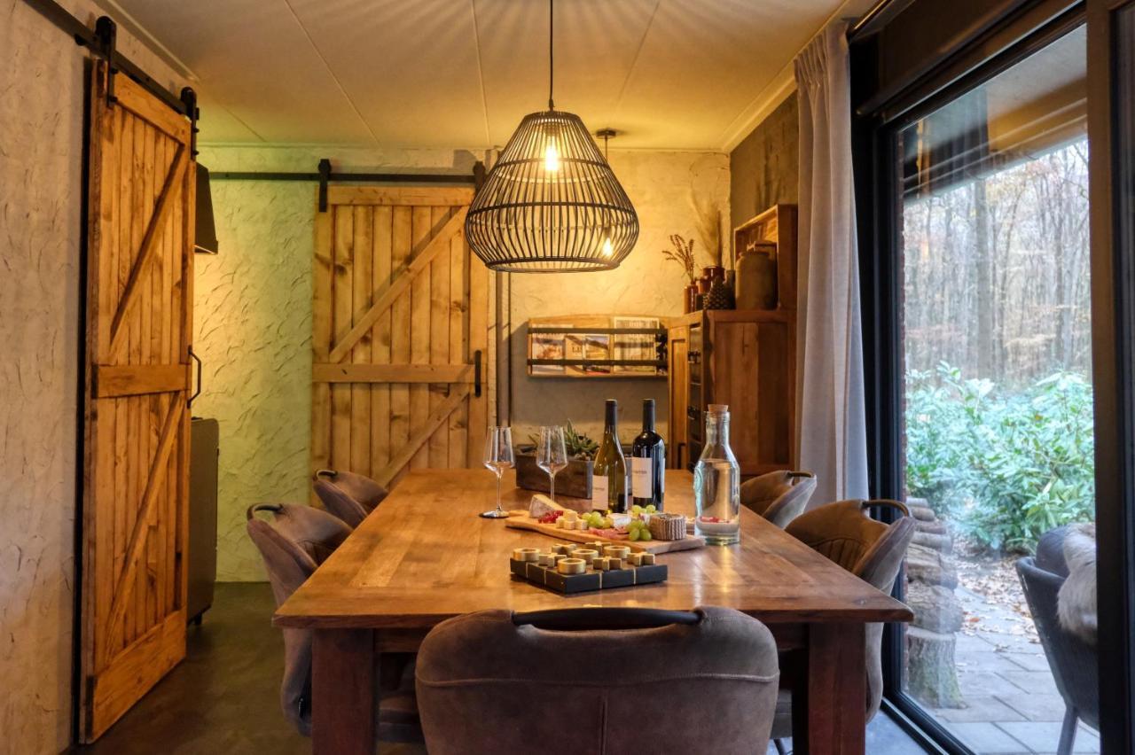 Lodge In Een Bosrijke Omgeving Met Hottub & Sauna Opt Rheezerveen Luaran gambar