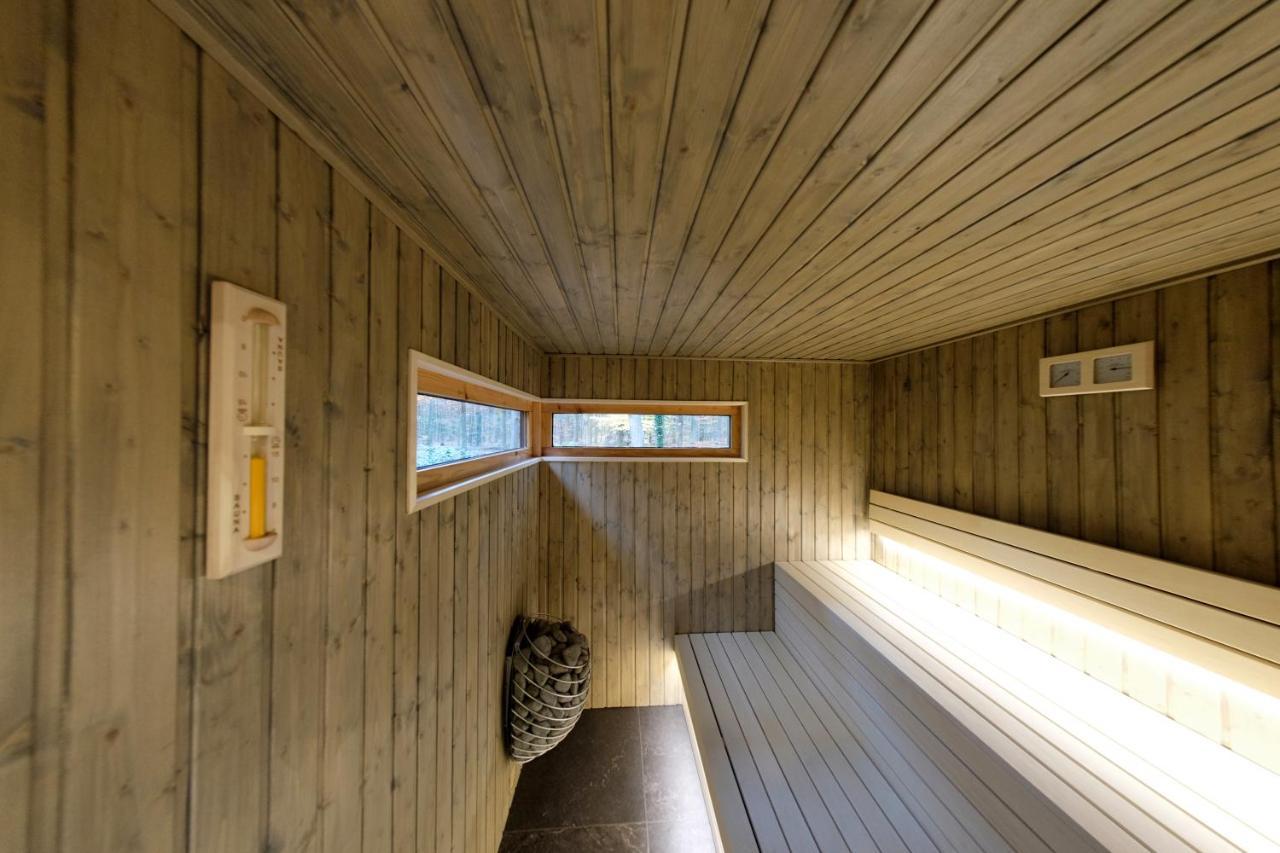 Lodge In Een Bosrijke Omgeving Met Hottub & Sauna Opt Rheezerveen Luaran gambar