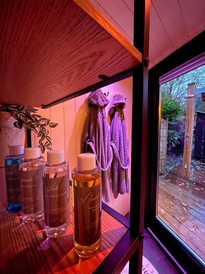 Lodge In Een Bosrijke Omgeving Met Hottub & Sauna Opt Rheezerveen Luaran gambar