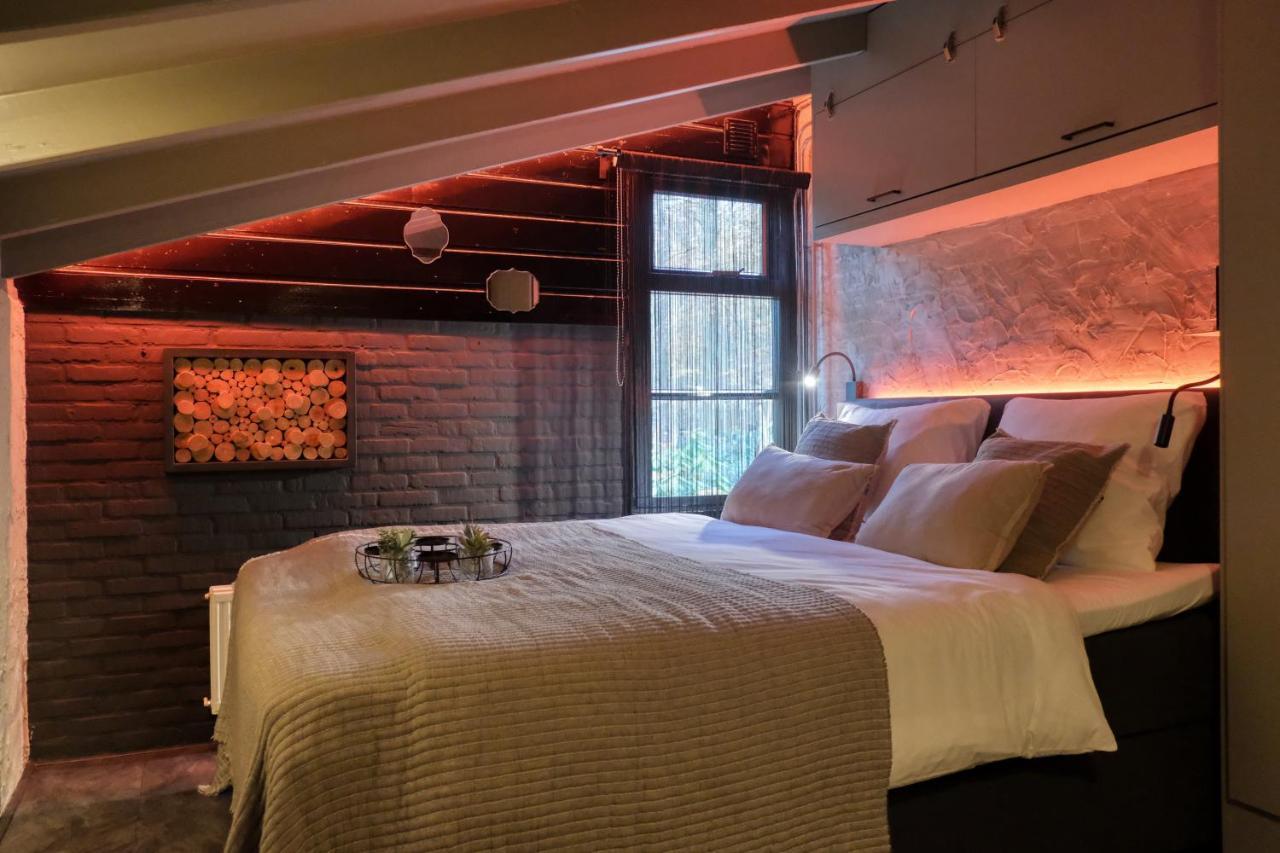 Lodge In Een Bosrijke Omgeving Met Hottub & Sauna Opt Rheezerveen Luaran gambar